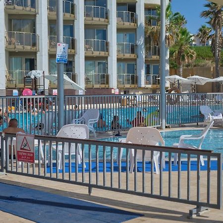 Appartamento Sunny Sea View Studio Herzelia Esterno foto