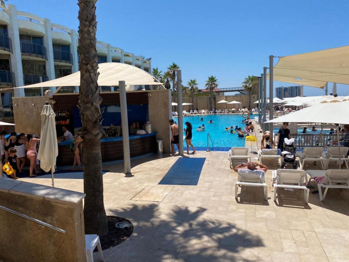 Appartamento Sunny Sea View Studio Herzelia Esterno foto
