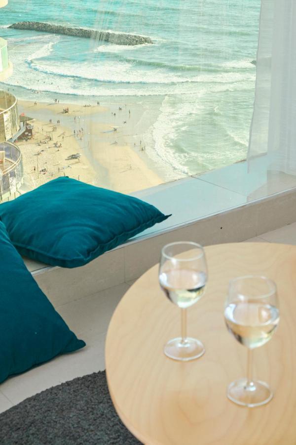 Appartamento Sunny Sea View Studio Herzelia Esterno foto