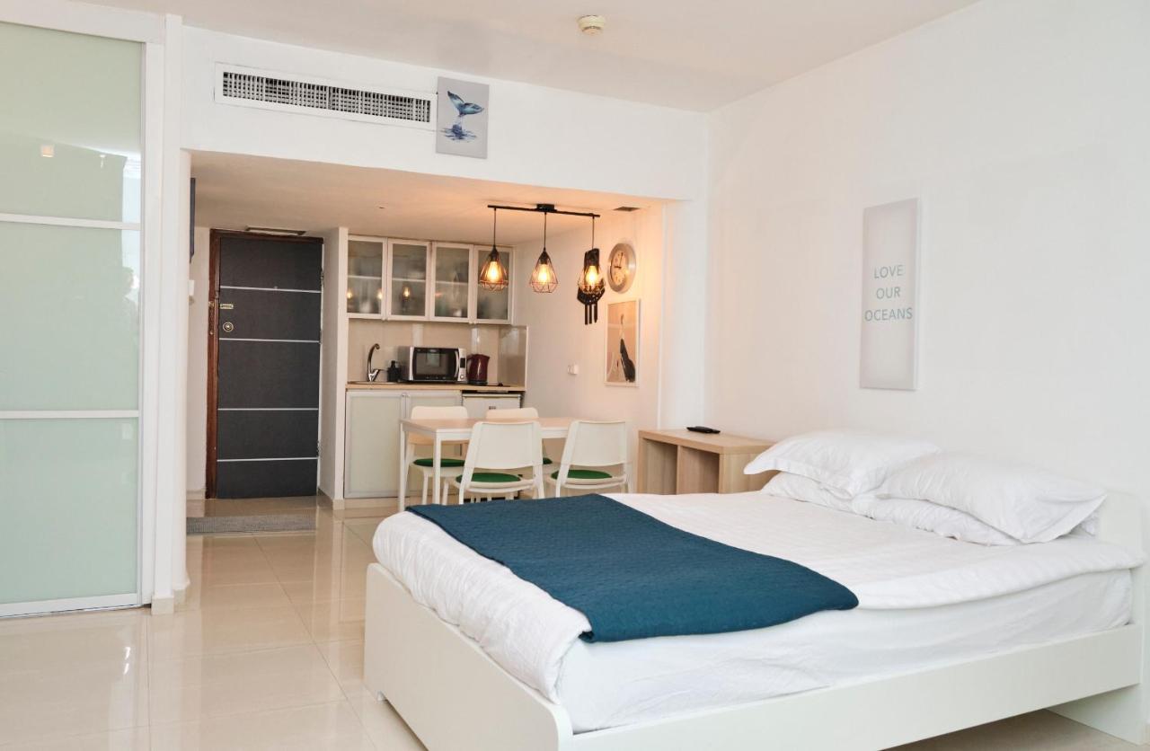 Appartamento Sunny Sea View Studio Herzelia Esterno foto
