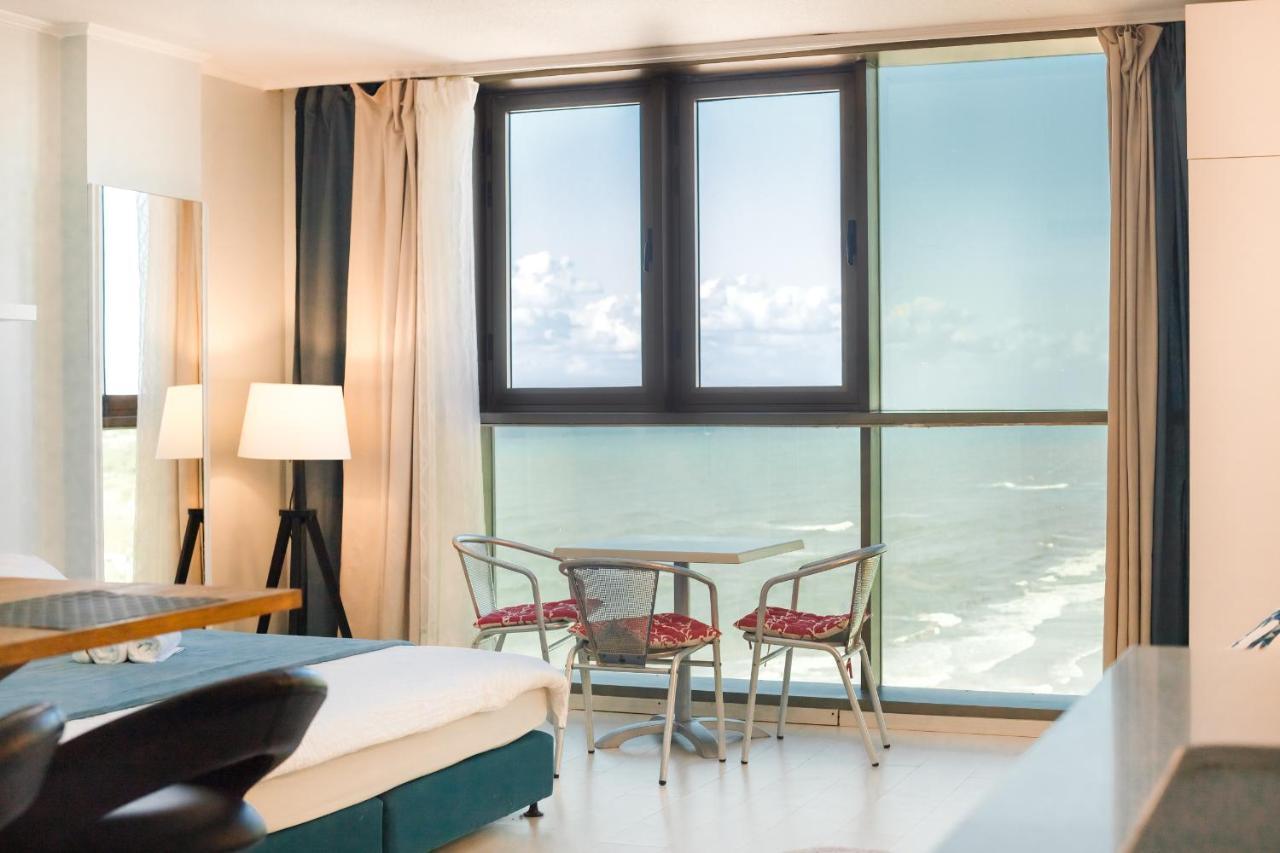 Appartamento Sunny Sea View Studio Herzelia Esterno foto
