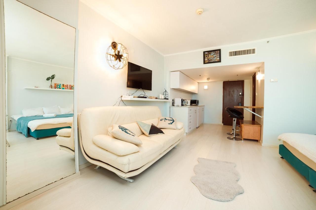 Appartamento Sunny Sea View Studio Herzelia Esterno foto