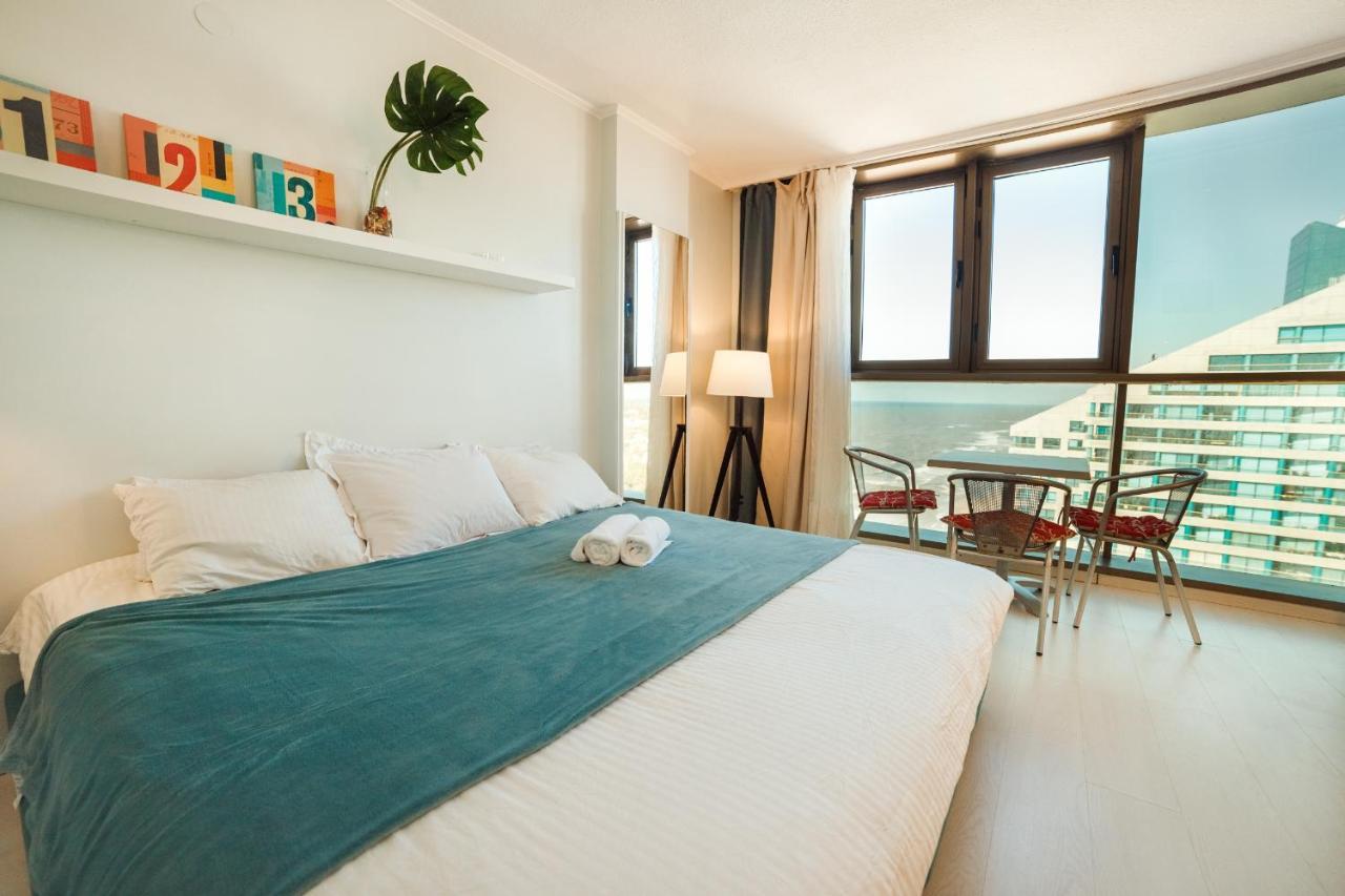 Appartamento Sunny Sea View Studio Herzelia Esterno foto